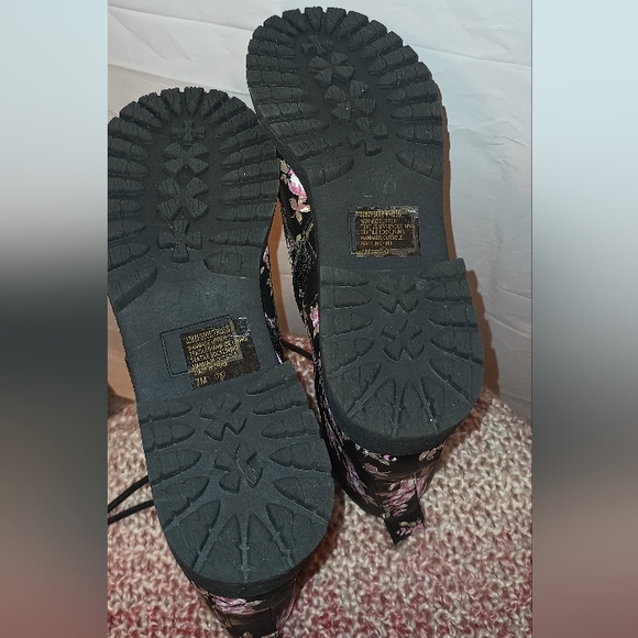 Jelly pop chunky hiking style floral lace up boots - Picture 8 of 9